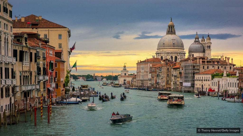 Вот как выглядит настоящая Венеция, в которой до сих пор сохранилась местная культура