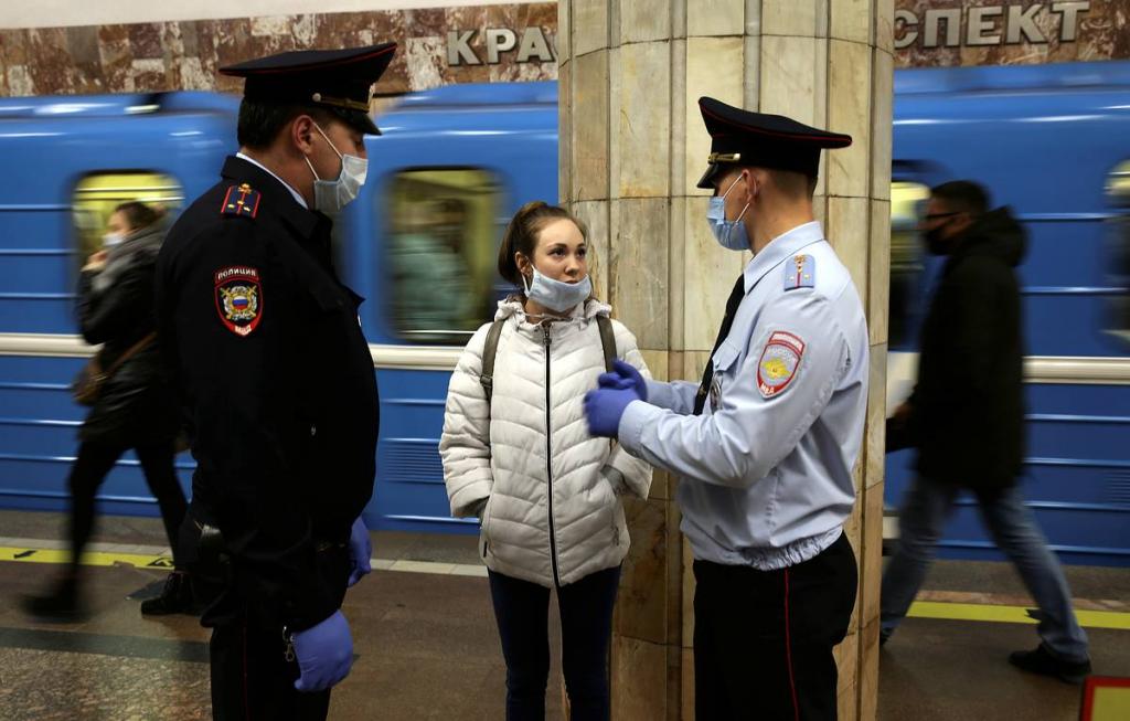 "100 % станций": в московском транспорте усилят контроль за ношением масок и перчаток
