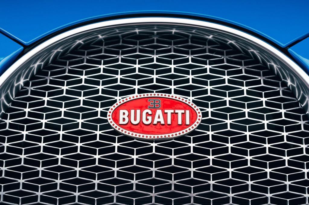 Красный цвет символизирует силу и страсть: интересные факты об эмблеме Bugatti, о которых мало кто знает
