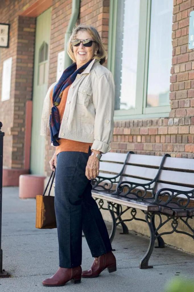 Надеть ботильоны вместе с джинсами: практические советы женщинам в возрасте
