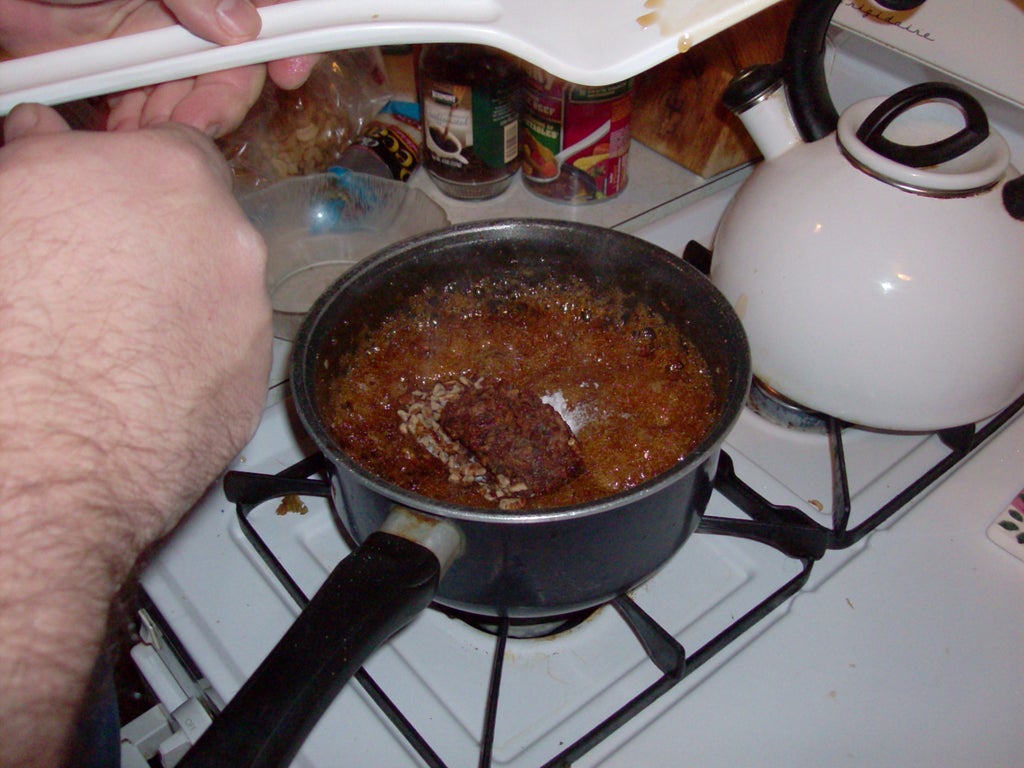 Сахар и бекон – вещи очень даже совместимые: готовим хрустящую карамель с необычной начинкой