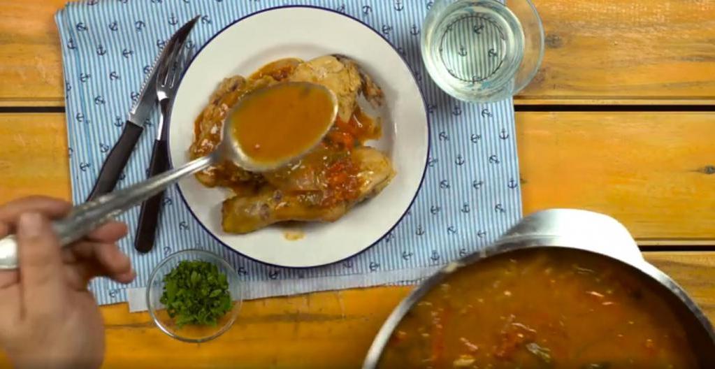 Новый вкус старого блюда: рецепт курицы, заправленной кокосовым соусом