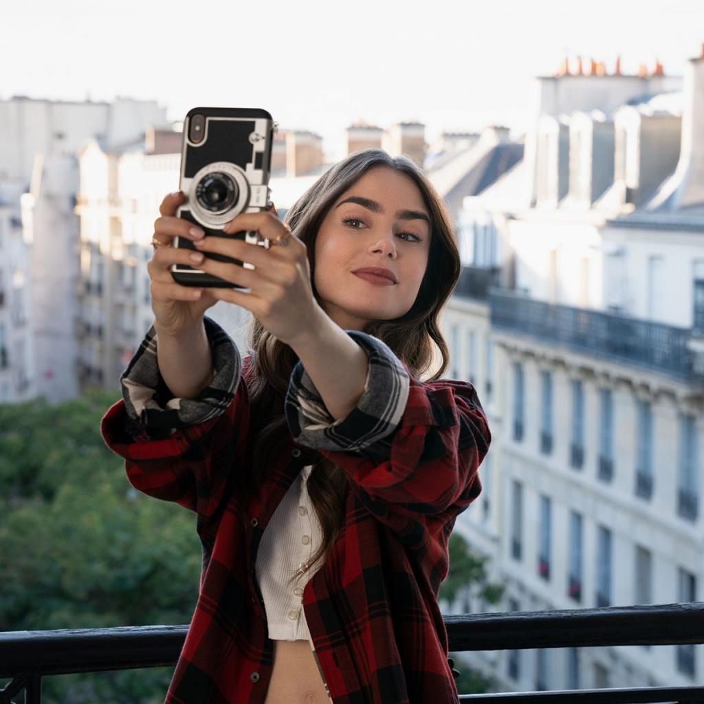 Парижский синдром, как в "Эмили в Париже": как сериал воплощает то, что люди чувствуют по отношению к городу влюбленных