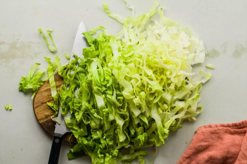 Яркий осенний салат с капустой, беконом и курагой (уверена, что теперь часто буду его готовить)