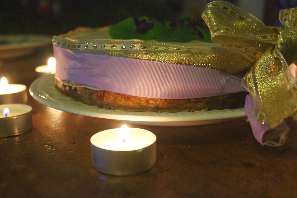 Торт "Двенадцатой ночи", запеченный в обруче из пергамента: рецепт десерта, который вошел в историю
