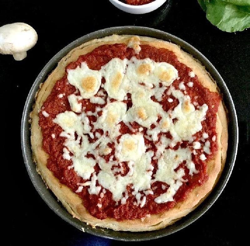 Пицца-пирог из цельнозерновой муки с грибами и шпинатом: рецепт