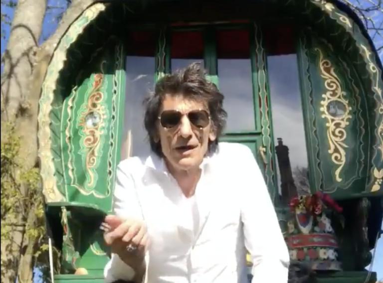 Продается "антиалкогольный" дом Ронни Вуда из Rolling Stones (за 3,5 миллиона фунтов стерлингов): как выглядит "красочный домик" гитариста