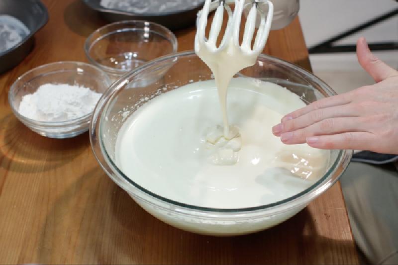 Воздушный бисквитный кекс всего из трех ингредиентов: идеально сочетается с домашним вареньем или со сгущенкой
