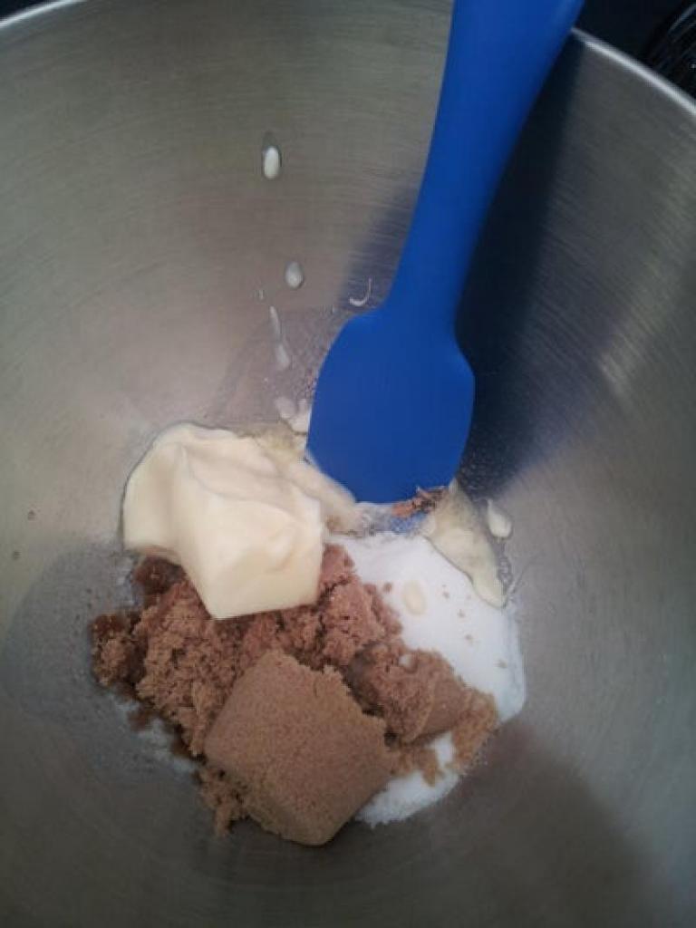 Ароматные кексы из сладкого картофеля: поливаю лакомство глазурью из кленового сиропа