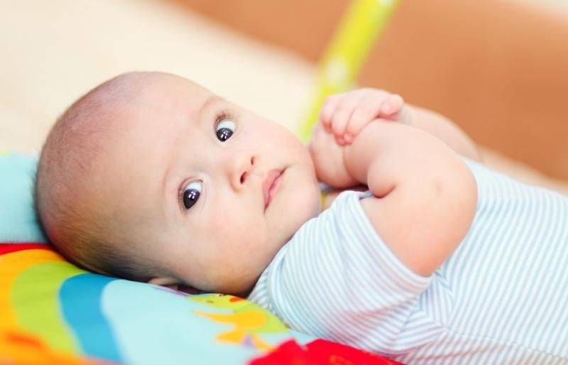 Дети, рожденные путем кесарева сечения, развиваются медленнее в первый год жизни, чем те, кто родился естественным путем: новые данные