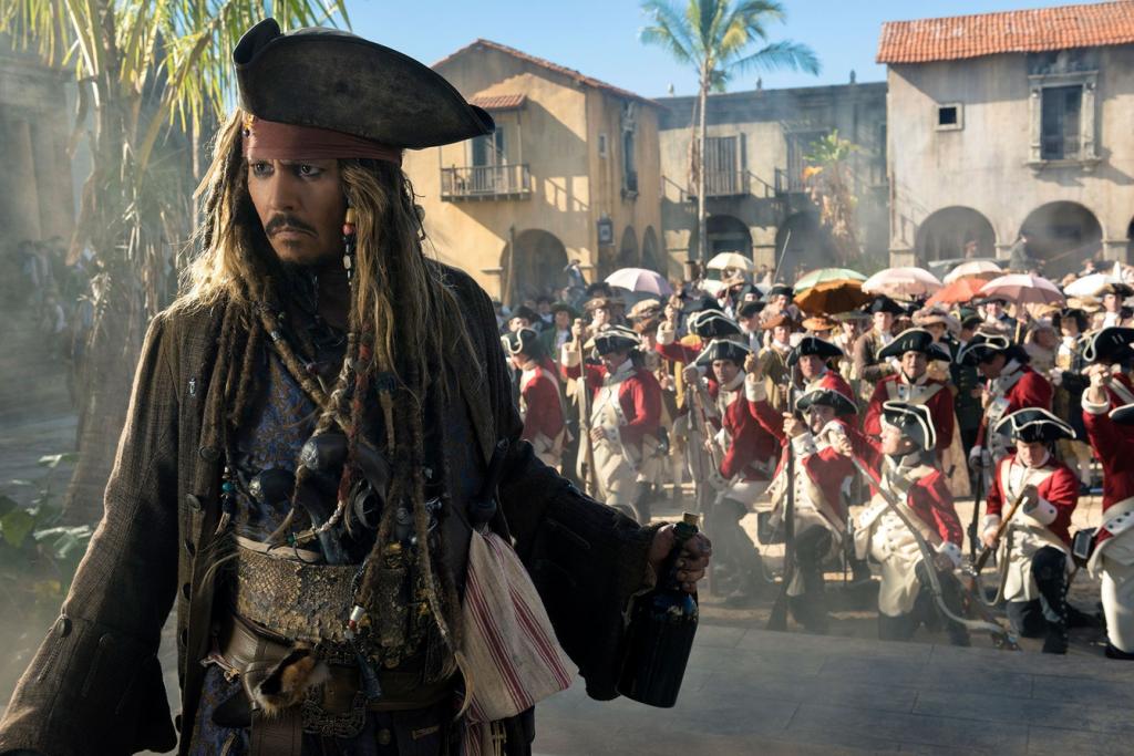 Джонни Депп отказался "смягчить" Джека Воробья: студия "боялась" образа героя до первого фильма "Пираты Карибского моря"