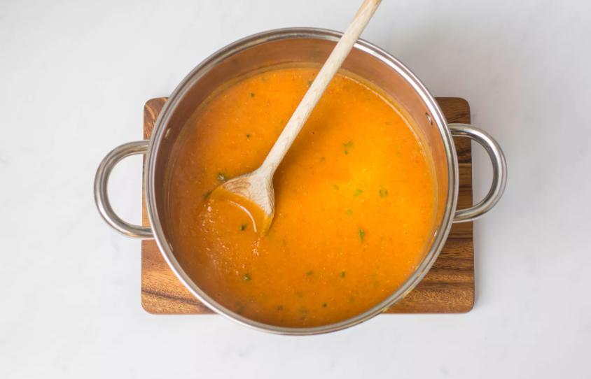 Когда нет времени, готовлю простой суп с чечевицей и помидорами