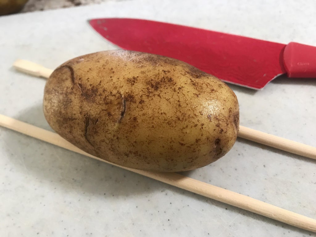 Картошка-гармошка: необычная подача простого блюда с беконом и авокадо