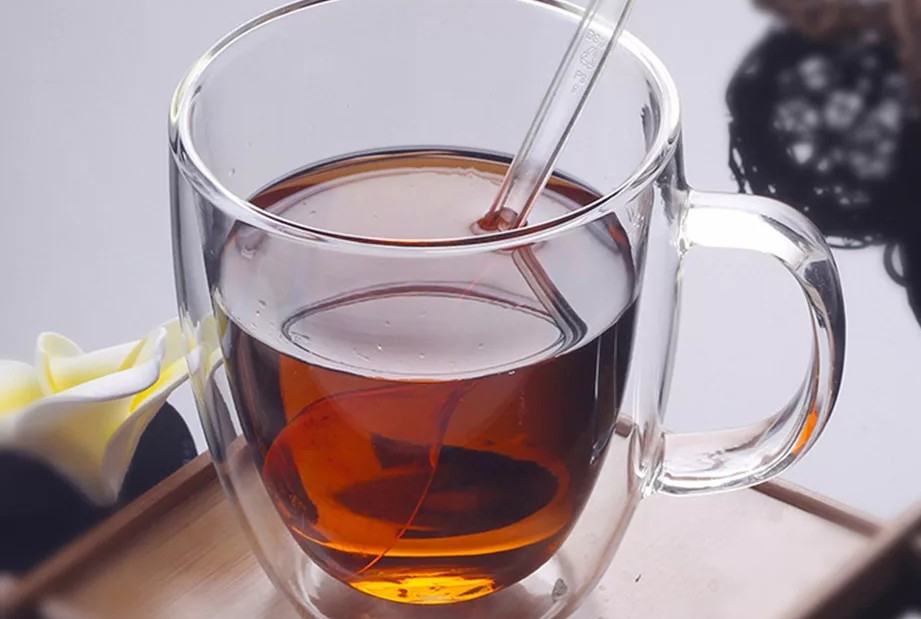 Употребление чая и яблок может помочь снизить кровяное давление и бороться с сердечными заболеваниями: результаты нового исследования