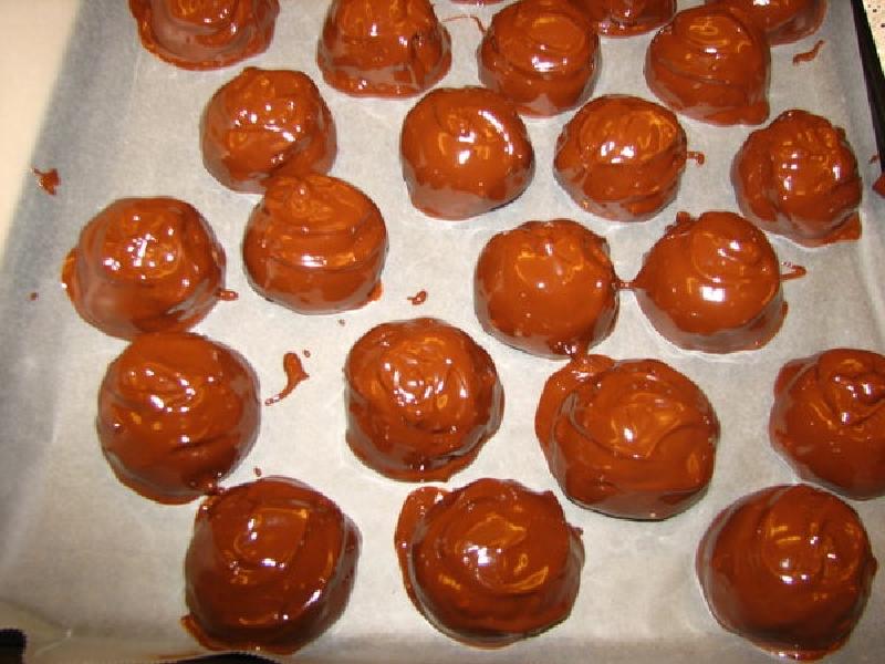 Домашние конфеты из "Нутеллы" и печенья: шоколадное лакомство на радость близким и гостям