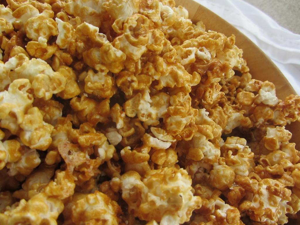 Медовый попкорн с ароматной специей карри: пряная закуска дополнит просмотр интересного фильма