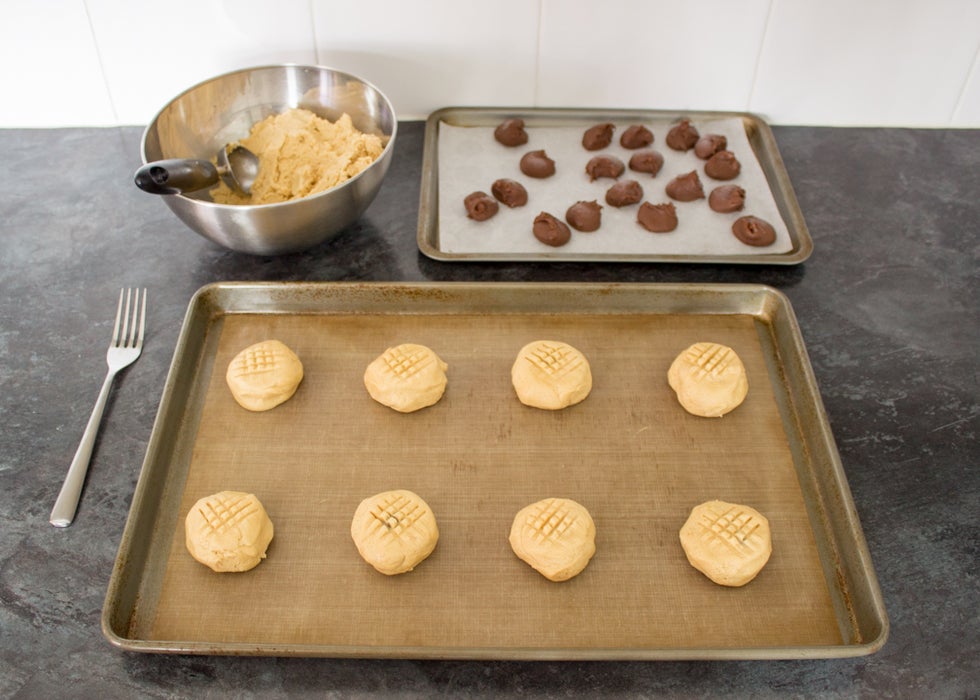 Домашнее печенье с изумительной начинкой из шоколадной пасты: рецепт