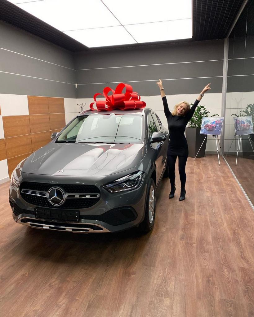 "Первое авто — это очень волнительно": певица Слава подарила дочке автомобиль за 5 миллионов рублей
