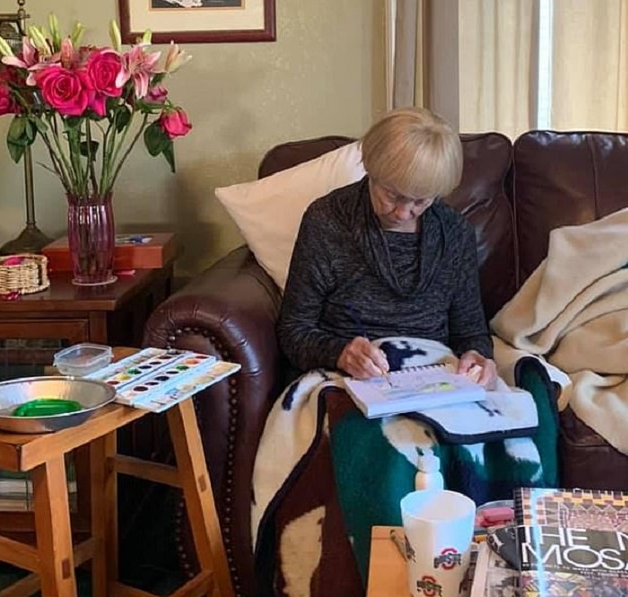 91-летняя бабушка из США победила коронавирус и теперь радует людей своими ежедневными рисунками