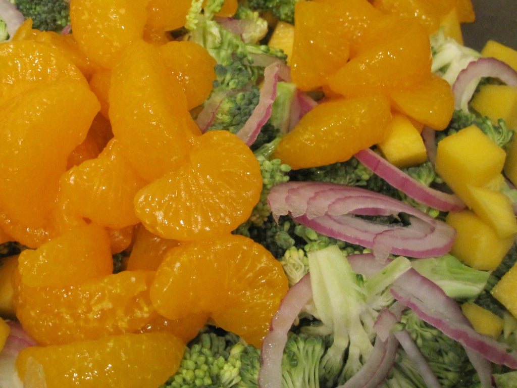 Витаминный салатик из манго, брокколи и мандаринов: пахнет просто изумительно