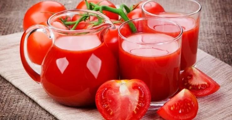 Стакан несоленого томатного сока ежедневно снижает вредный холестерин и риск сердечно-сосудистых заболеваний: исследование японских ученых