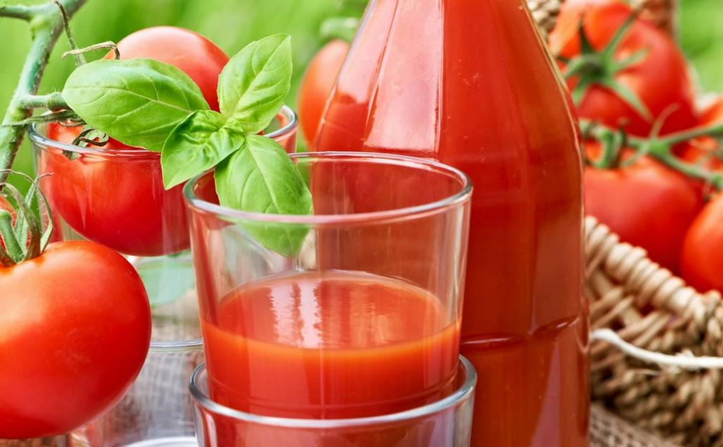 Стакан несоленого томатного сока ежедневно снижает вредный холестерин и риск сердечно-сосудистых заболеваний: исследование японских ученых