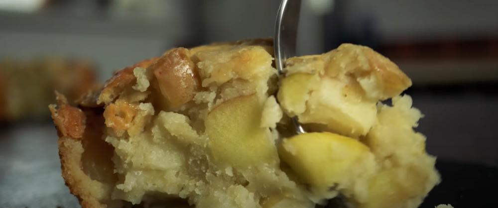 В Сети увидела рецепт осеннего пирога "из ничего": в десерте 90 % яблок – все как я люблю