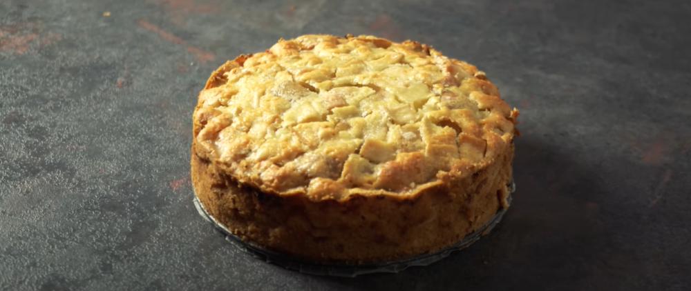 В Сети увидела рецепт осеннего пирога "из ничего": в десерте 90 % яблок – все как я люблю