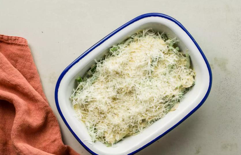 Нашла рецепт запеканки с зеленой фасолью, грибами и сыром: всем очень понравилась