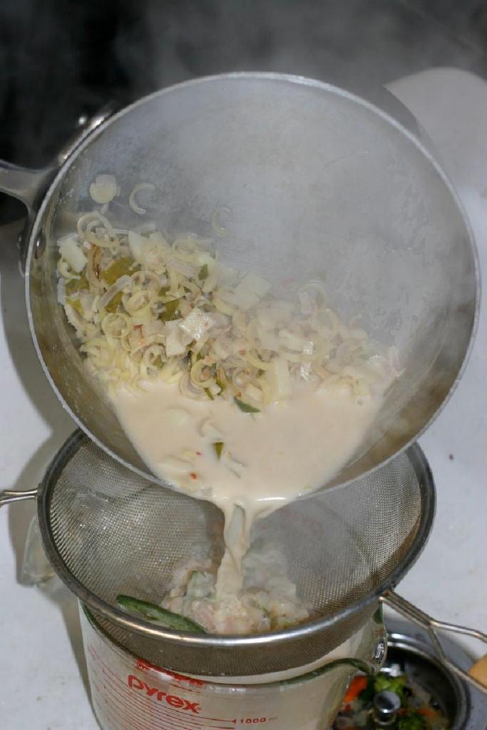 Нежный супчик на кокосовом молоке: готовлю пряное блюдо с грибами, курицей и имбирем
