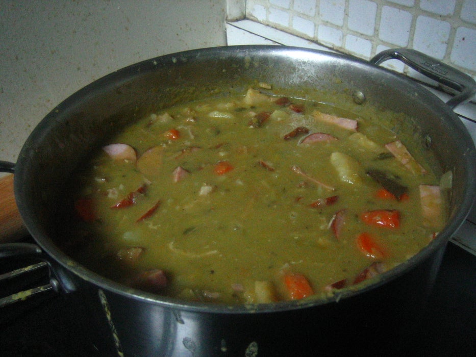 Сытный суп из зеленого горошка: придуман в Голландии, но популярен по всему миру