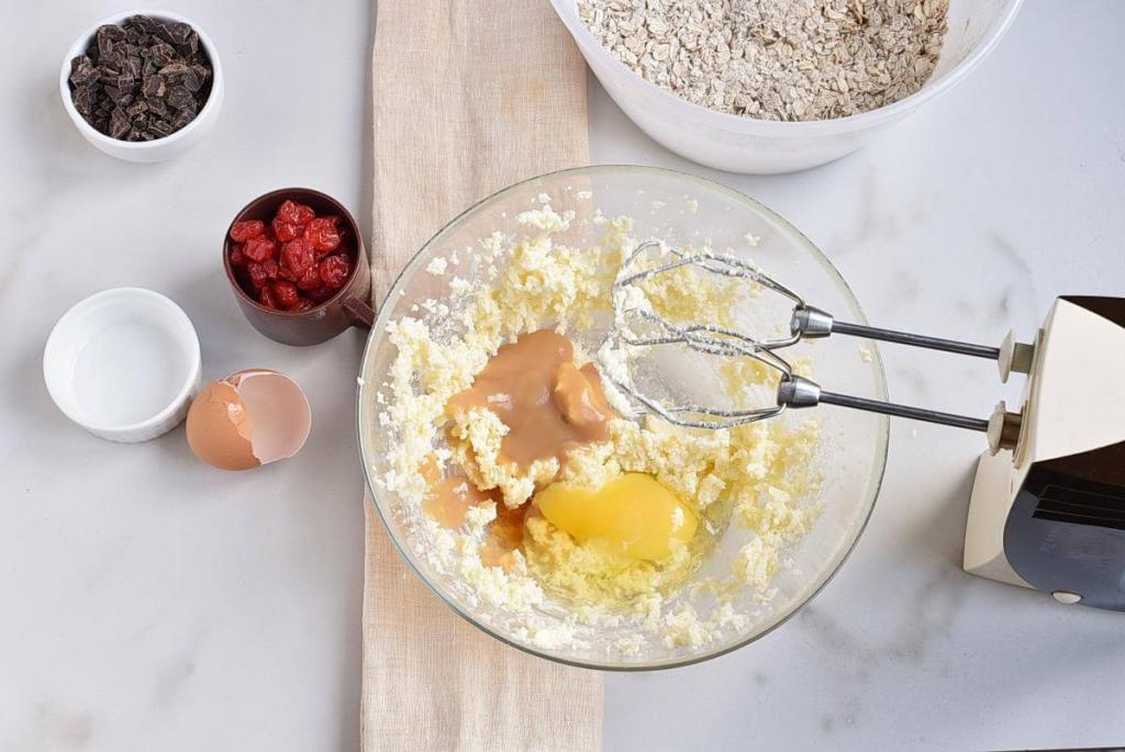 Печенье из овсянки не только полезное, но и вкусное. Добавляю яблочное пюре и сушеную вишню