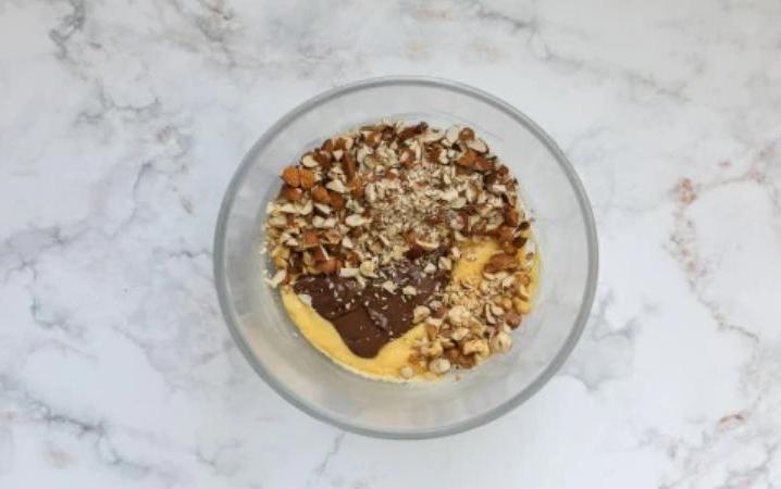 Интересный рецепт тосканского торта с орешками, белковым кремом и шоколадом: от одного только названия просыпается аппетит