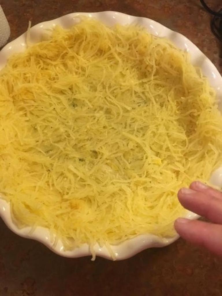 Фермерский пирог на основе овощей, сыра и "спагетти" из тыквы: поразите свою семью сытным и необычным ужином