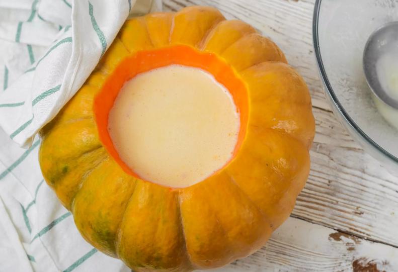 Этот десерт попробовала в Таиланде: наливаем в тыкву кокосовое молоко и выпекаем