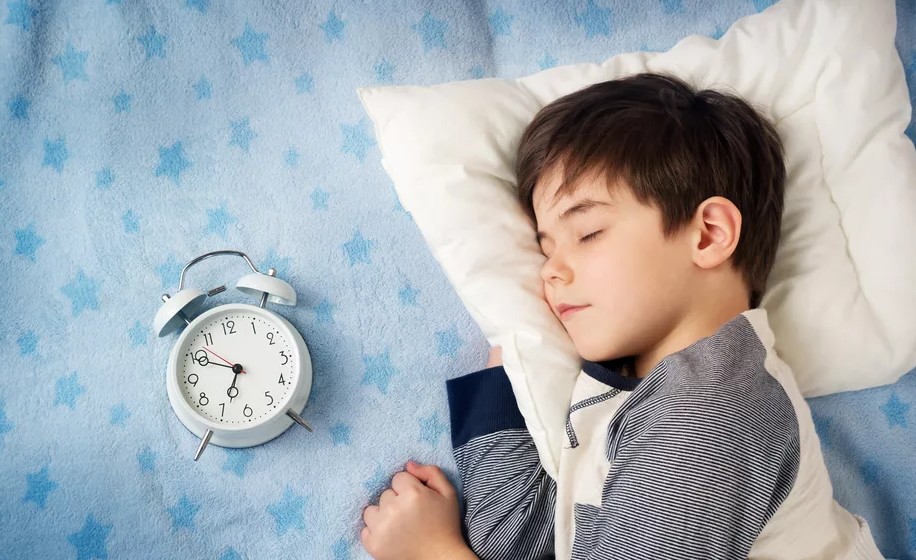 В зависимости от того, во сколько нужно проснуться утром, можно вычислить, когда следует лечь спать: если в 6 утра, то в 20.46