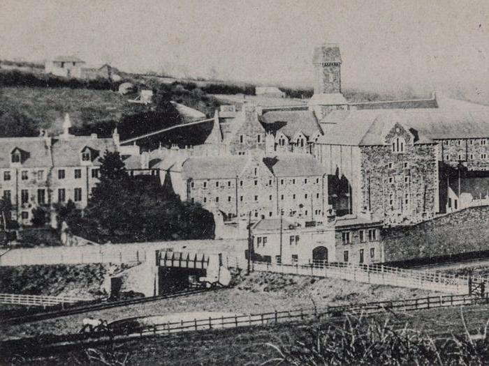 В Англии заброшенную тюрьму 18 века превращают в четырехзвездочный отель: как он будет выглядеть внутри и снаружи