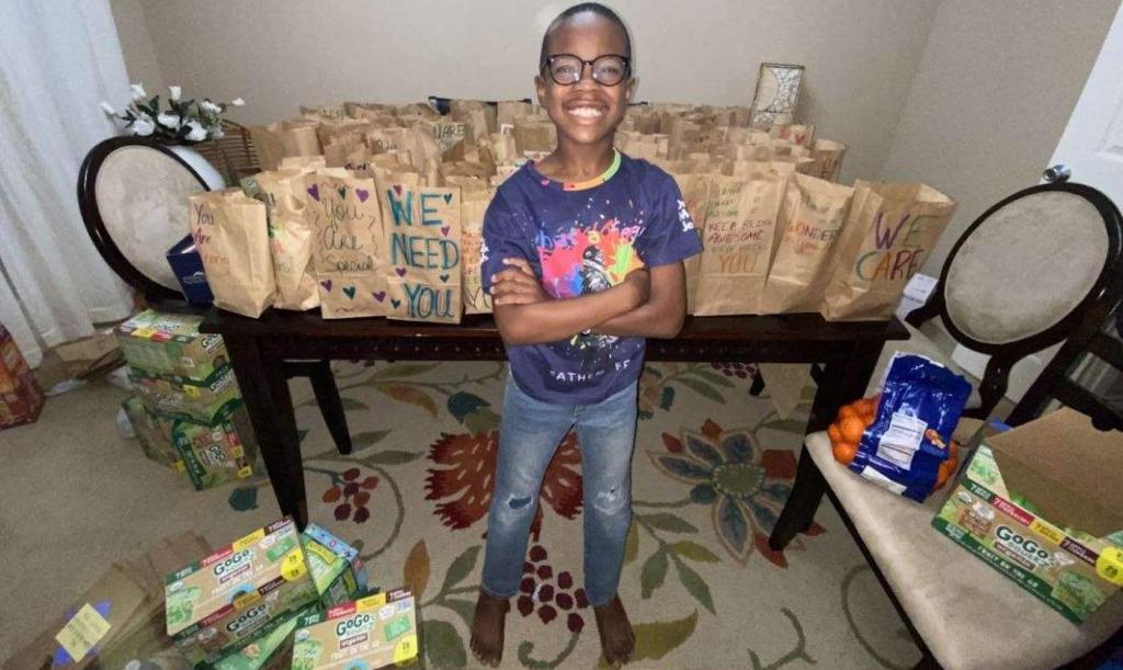 Ученик 5-го класса организовал акцию, цель которой - пожертвовать 100 тысяч обедов нуждающимся ко Дню благодарения