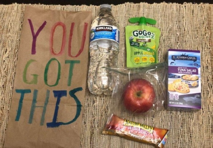 Ученик 5-го класса организовал акцию, цель которой - пожертвовать 100 тысяч обедов нуждающимся ко Дню благодарения