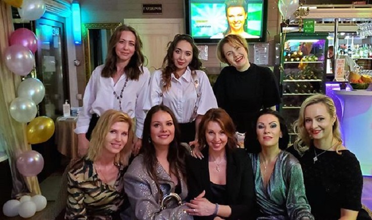 Виктор Рыбин организовал роскошный банкет в честь 50-летия Натальи Сенчуковой
