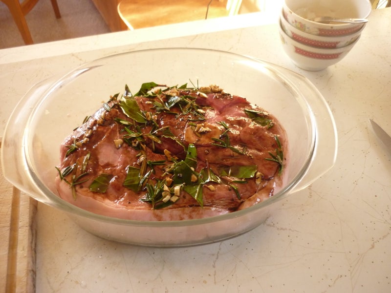 Свинина в авторском травяном маринаде: оставляю мариноваться мясо на ночь, а на следующий день наслаждаюсь его невероятным вкусом