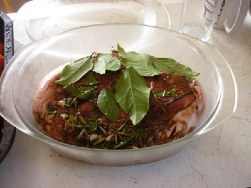 Свинина в авторском травяном маринаде: оставляю мариноваться мясо на ночь, а на следующий день наслаждаюсь его невероятным вкусом