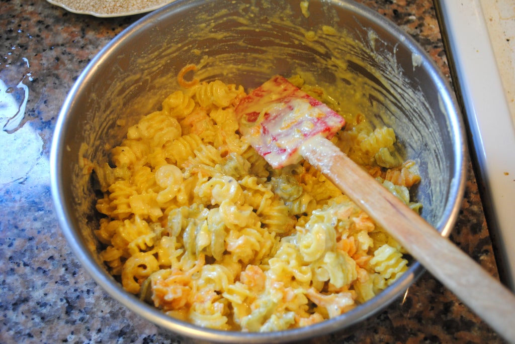 Можно веганам: готовим макароны с "сыром" из сырого миндаля