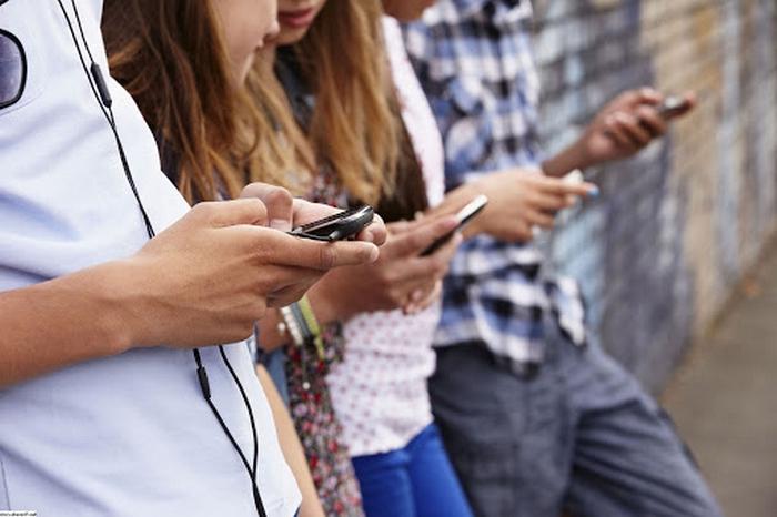 Подростки, которые посещают кружки и секции и проводят меньше времени онлайн, имеют лучшее психическое здоровье