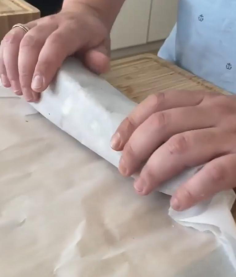 "Убираем лишнюю влагу - и в морозилку на 3 дня": блогер рассказал свой фирменный рецепт засолки сала
