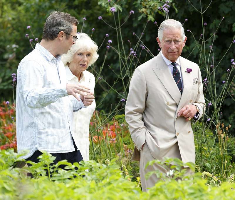 «Я неравнодушен к деталям и сочетаниям цветов»: как принцу Чарльзу удается быть стильным каждый день