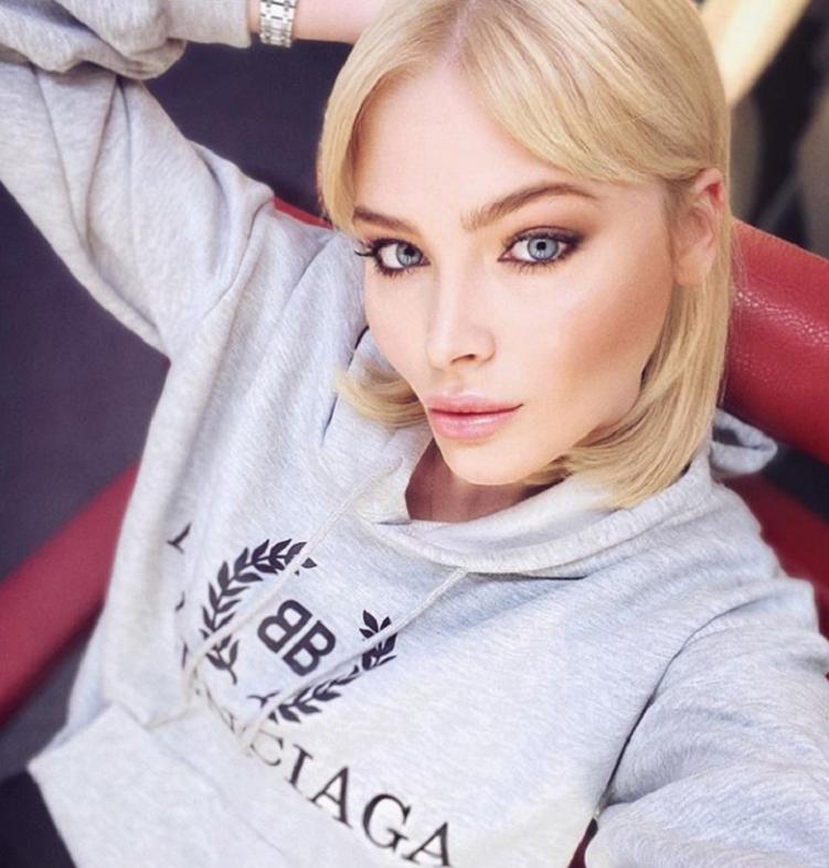 Секрет красоты от Алены Шишковой: модель поделилась с подписчиками новыми нарядами, которые заказала через интернет-магазин