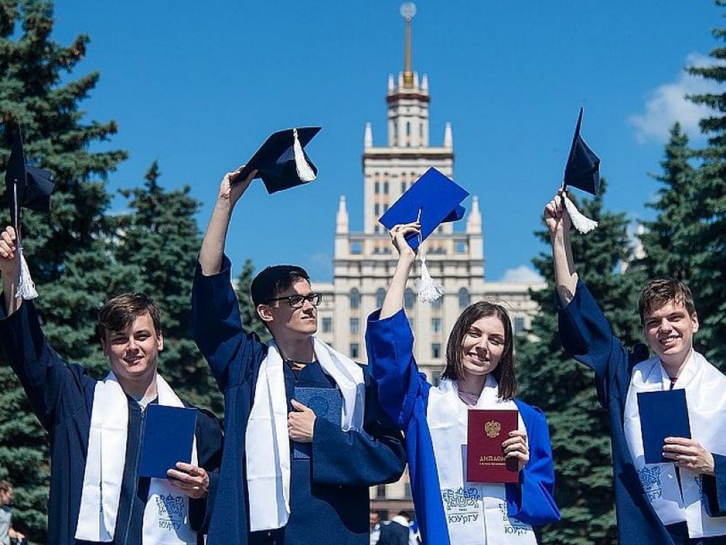 Дипломы российских вузов могут получить "сроки годности": многие недовольны таким нововведением