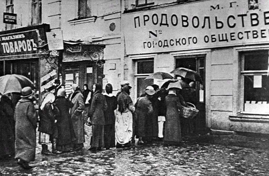 Как из-за хлеба пала Российская империя: с чего началась Февральская революция 1917 года, в ходе которой Николай II отрекся от престола
