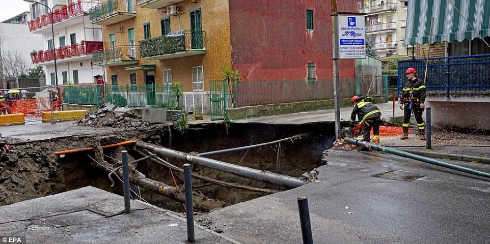 Исторические церкви Неаполя рискуют внезапно провалиться под землю, показывает исследование